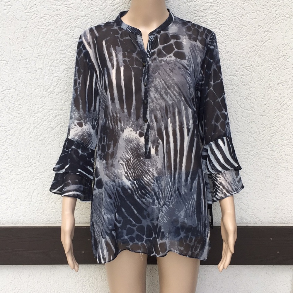 Limelight animal print top bell sleeve medium